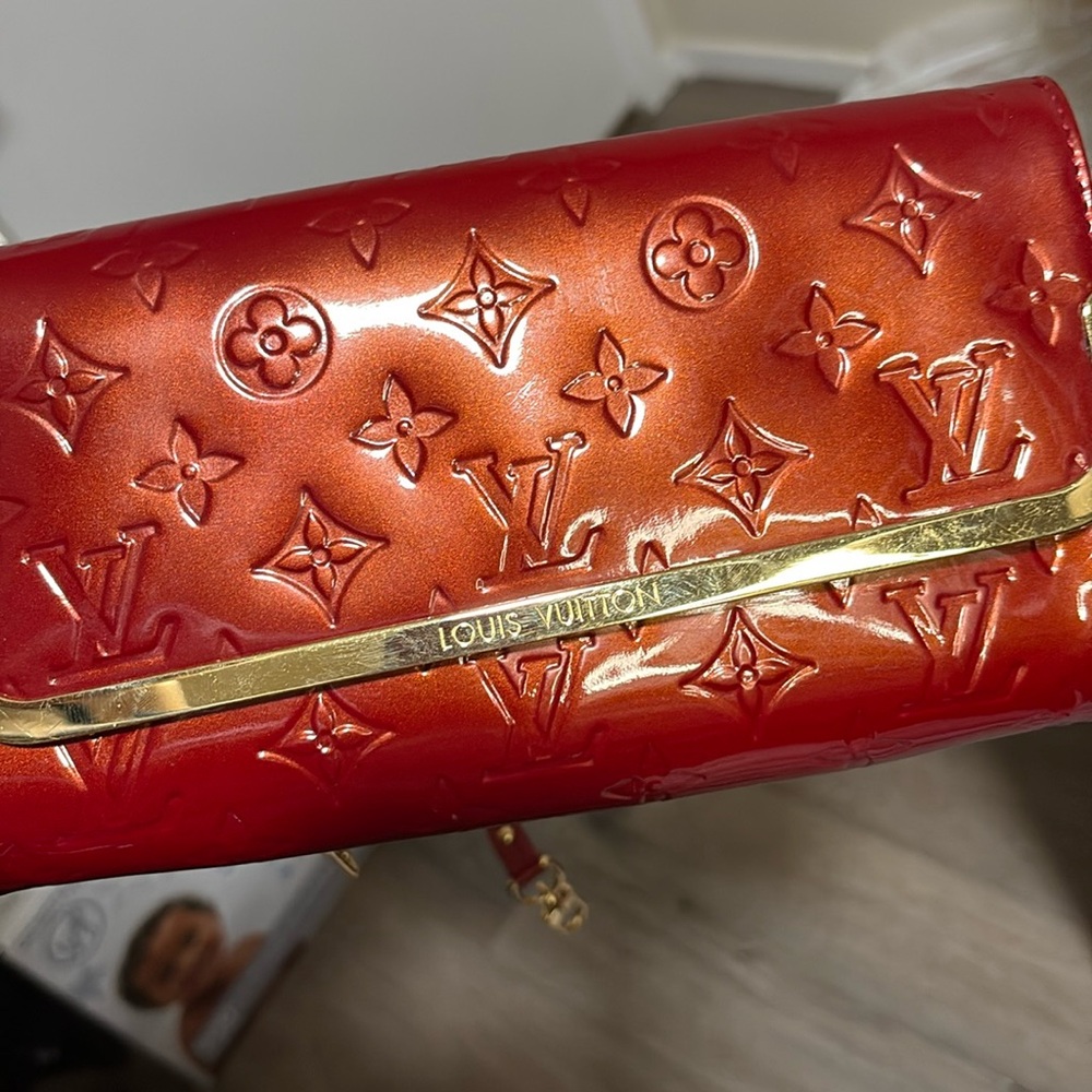LV Vernis